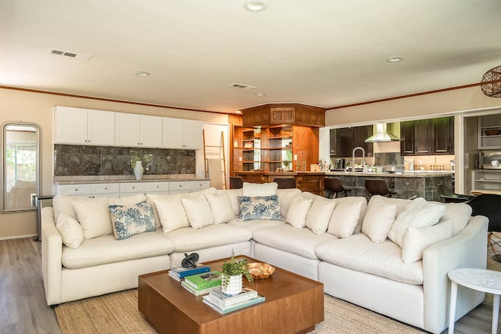 Spacious Long Beach Retreat W/ Jacuzzi & Game Room - Long Beach, CA