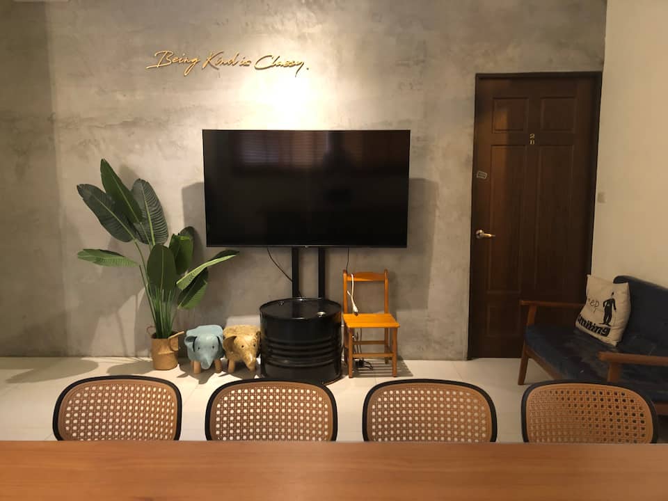 Top-earning Airbnb listing in Taichung, 5 bedrooms