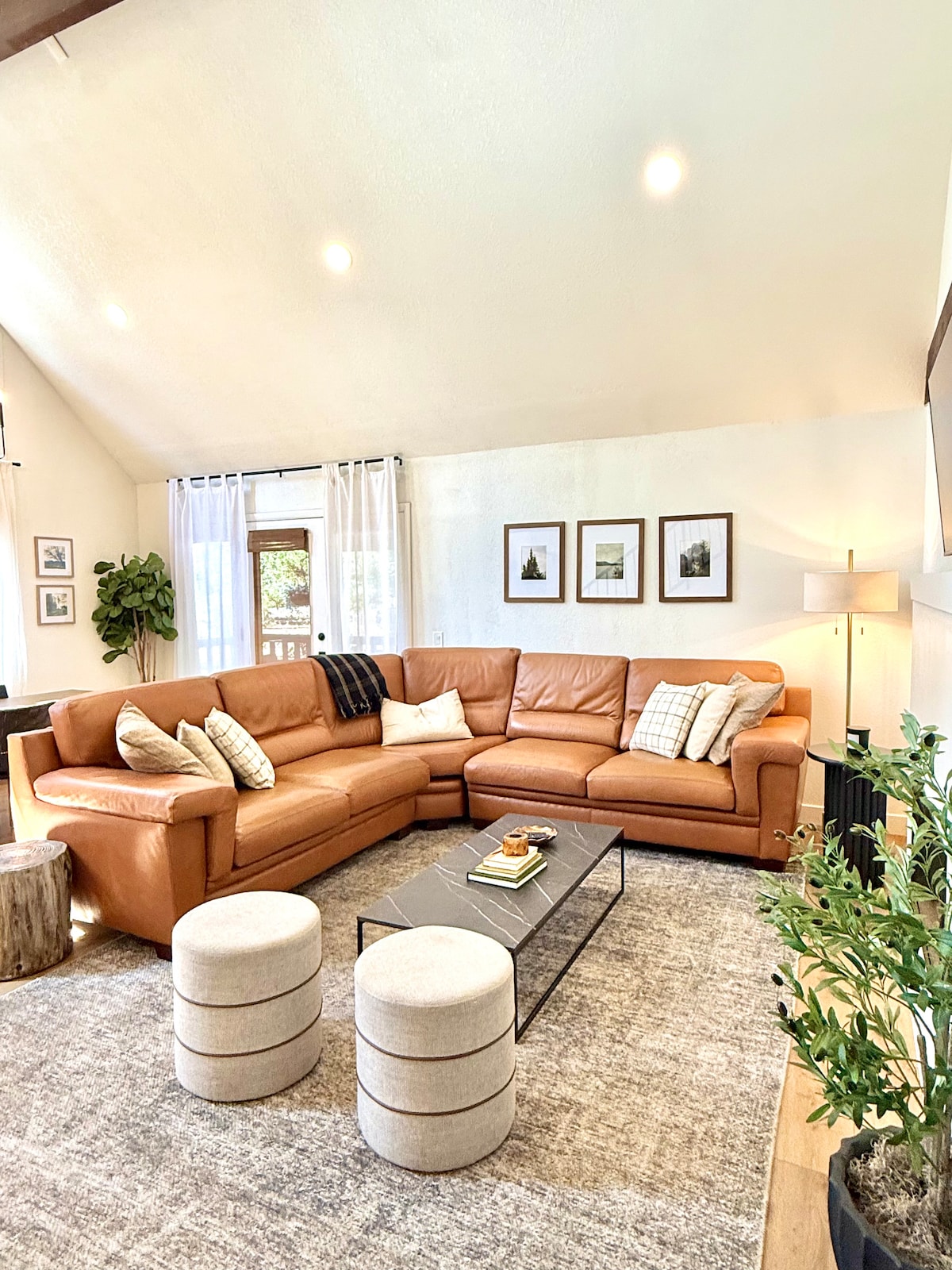 Successful Airbnb property: Pinetop Chalet•3bd/2ba•EV Charger•Ping Pong+more! in Pinetop Country Club