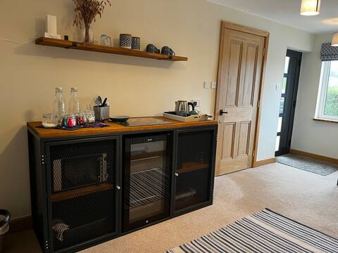 Popular Airbnb listing: Cotswolds retreat - between Broadway & Winchcombe in Tewkesbury