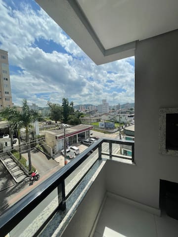 Entire home with 2 bedrooms in Balneário Camboriú - Apto à 2 km da praia com suíte, garagem e Elevador