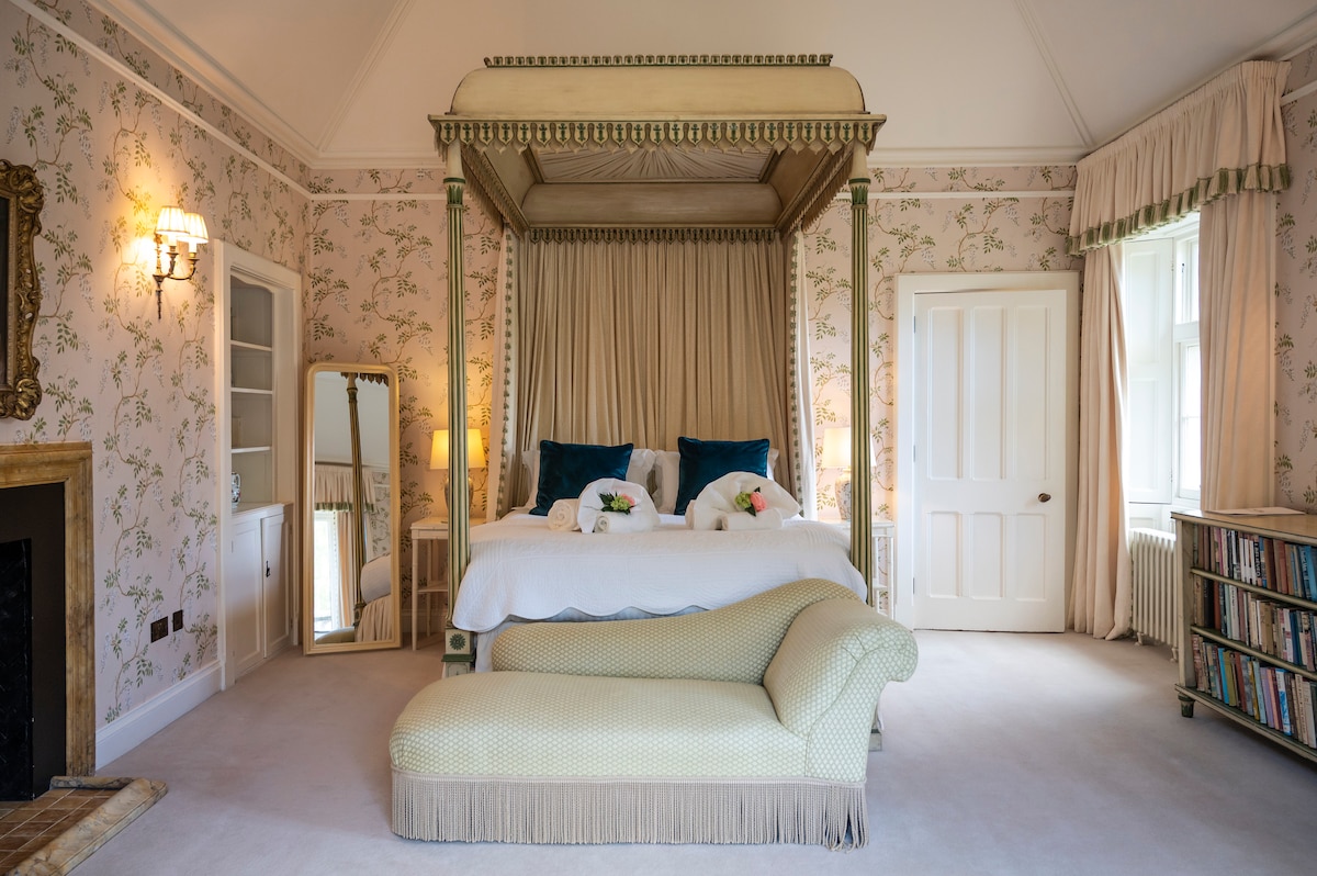 Hope Scott Grand Master bedroom at Abbotsford