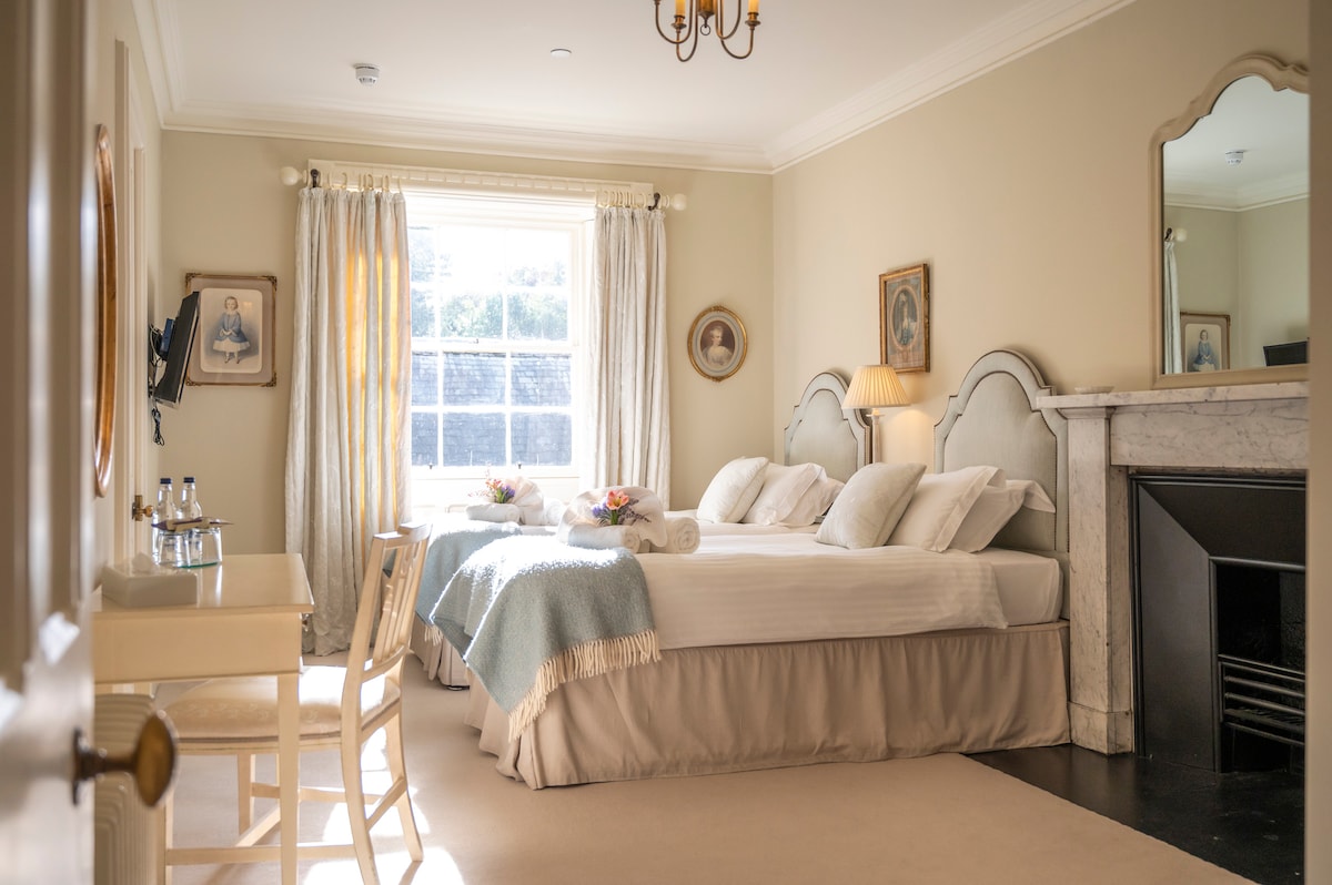 Hope Scott Twin bedroom at Abbotsford