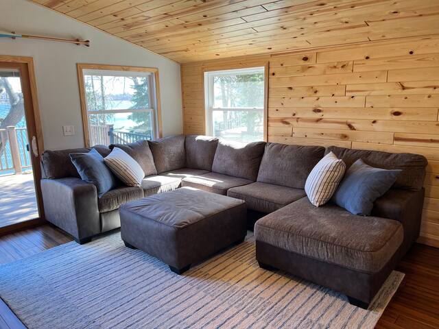 Cozy Cedar Lake Cabin