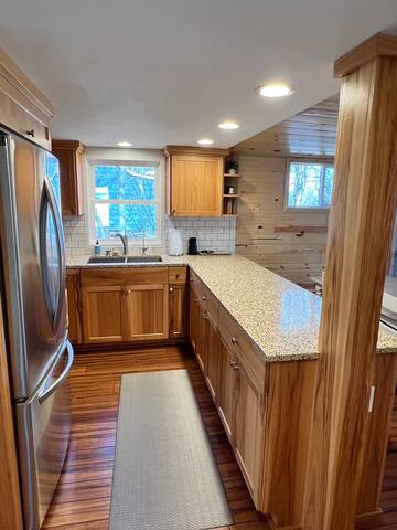 Cozy Cedar Lake Cabin gallery image 5