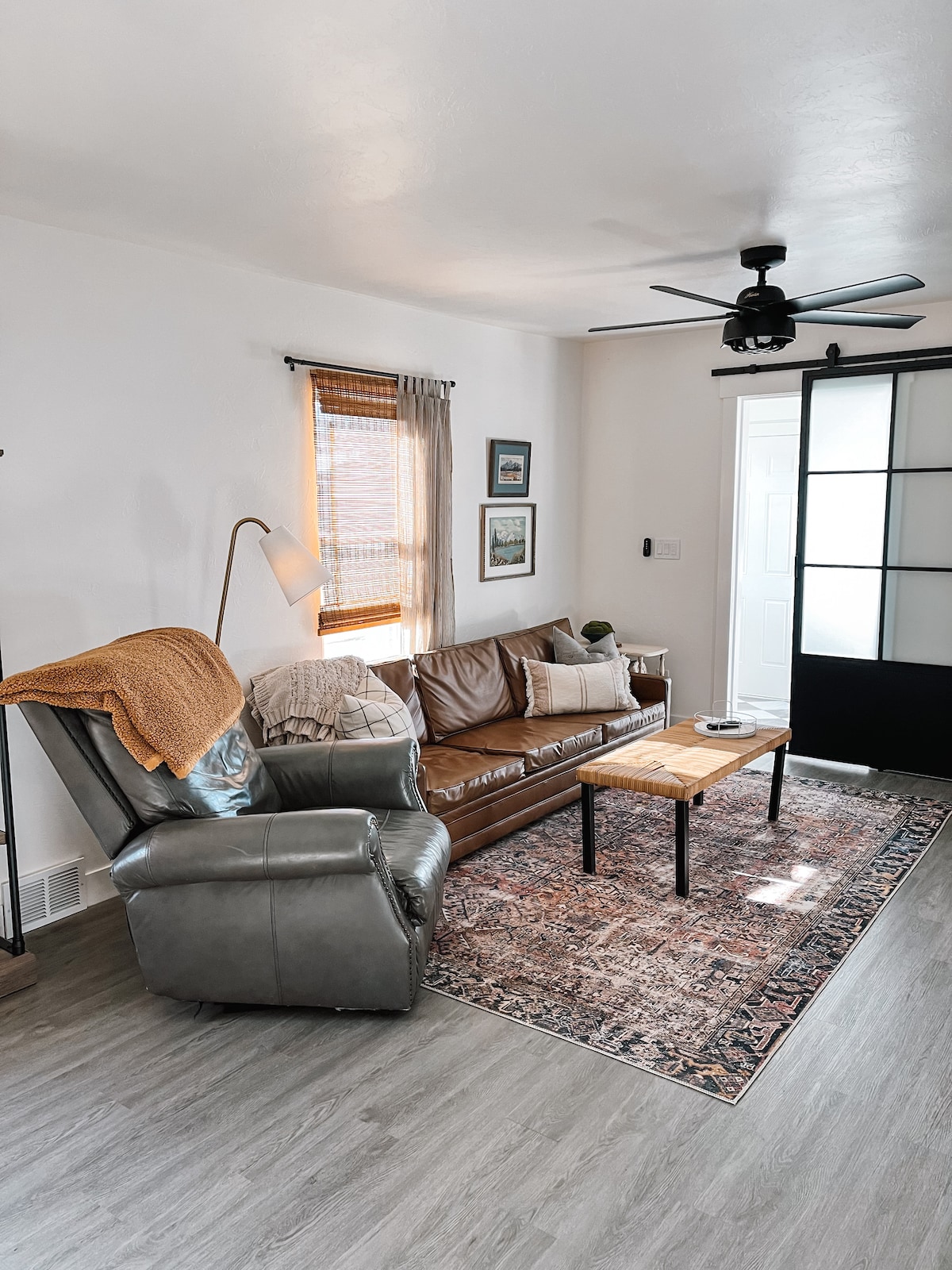 Top performing Airbnb: THE Little Black Cottage, Minutes to downtown in Wyoming