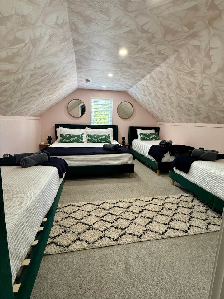 The upstairs bedroom has 1 King bed and 3 Twin beds allowing for multiple sleeping arrangements for your group.
Each bed throughout the home comes topped with only the best quality linen and luxury mattresses.