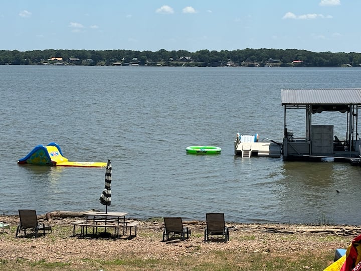 Adorable lake getaway