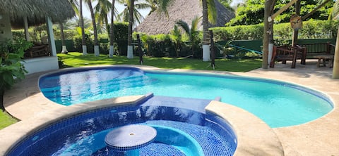 Bluebay
1 min. from the sea, Starlink Internet, 4 bedrooms