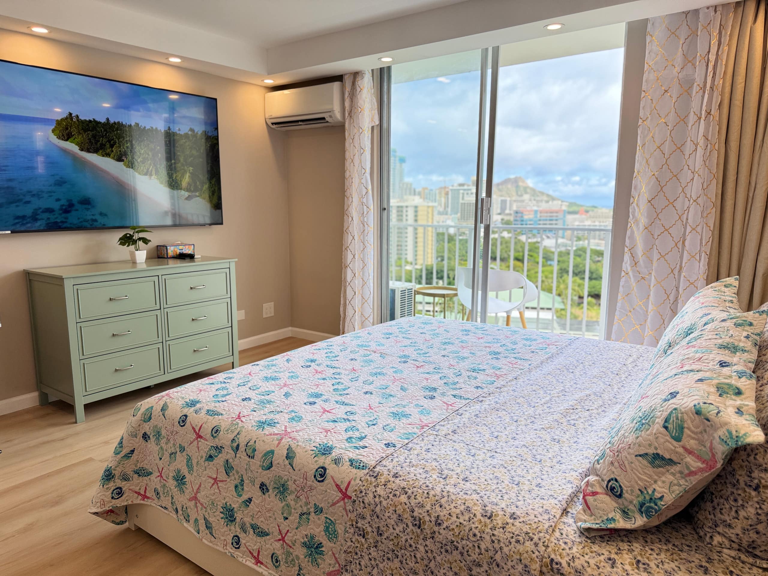 18*High Floor Waikiki Ocean View Condo w/Balcony - Image 8