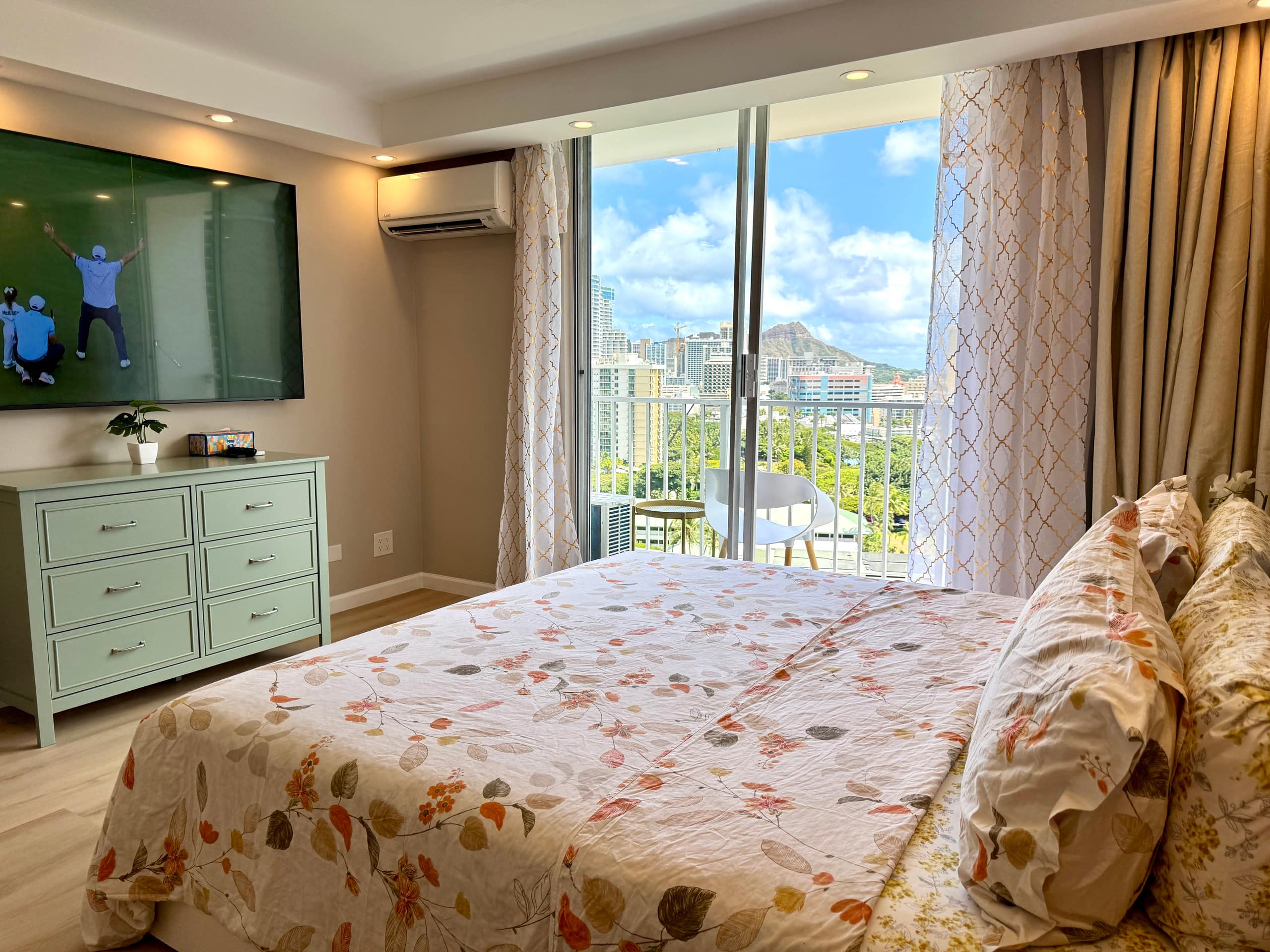 18*High Floor Waikiki Ocean View Condo w/Balcony - Image 2