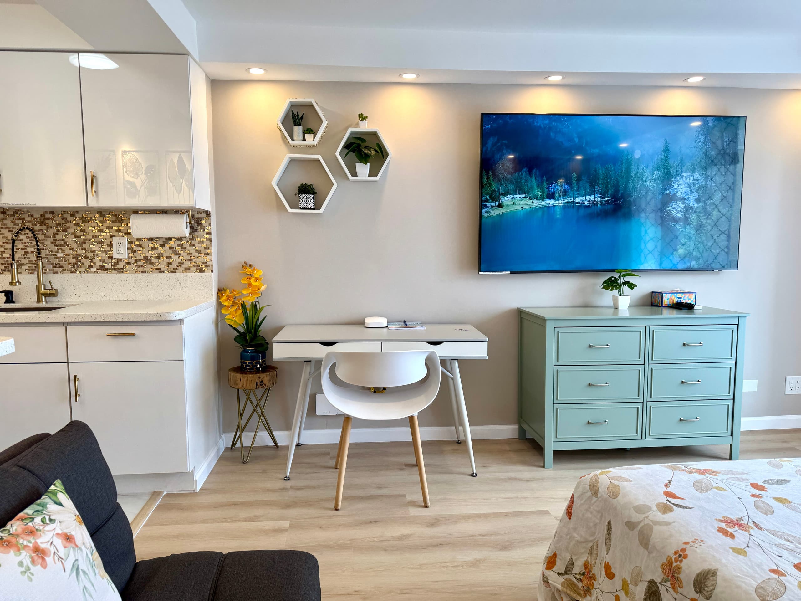 18*High Floor Waikiki Ocean View Condo w/Balcony - Image 58