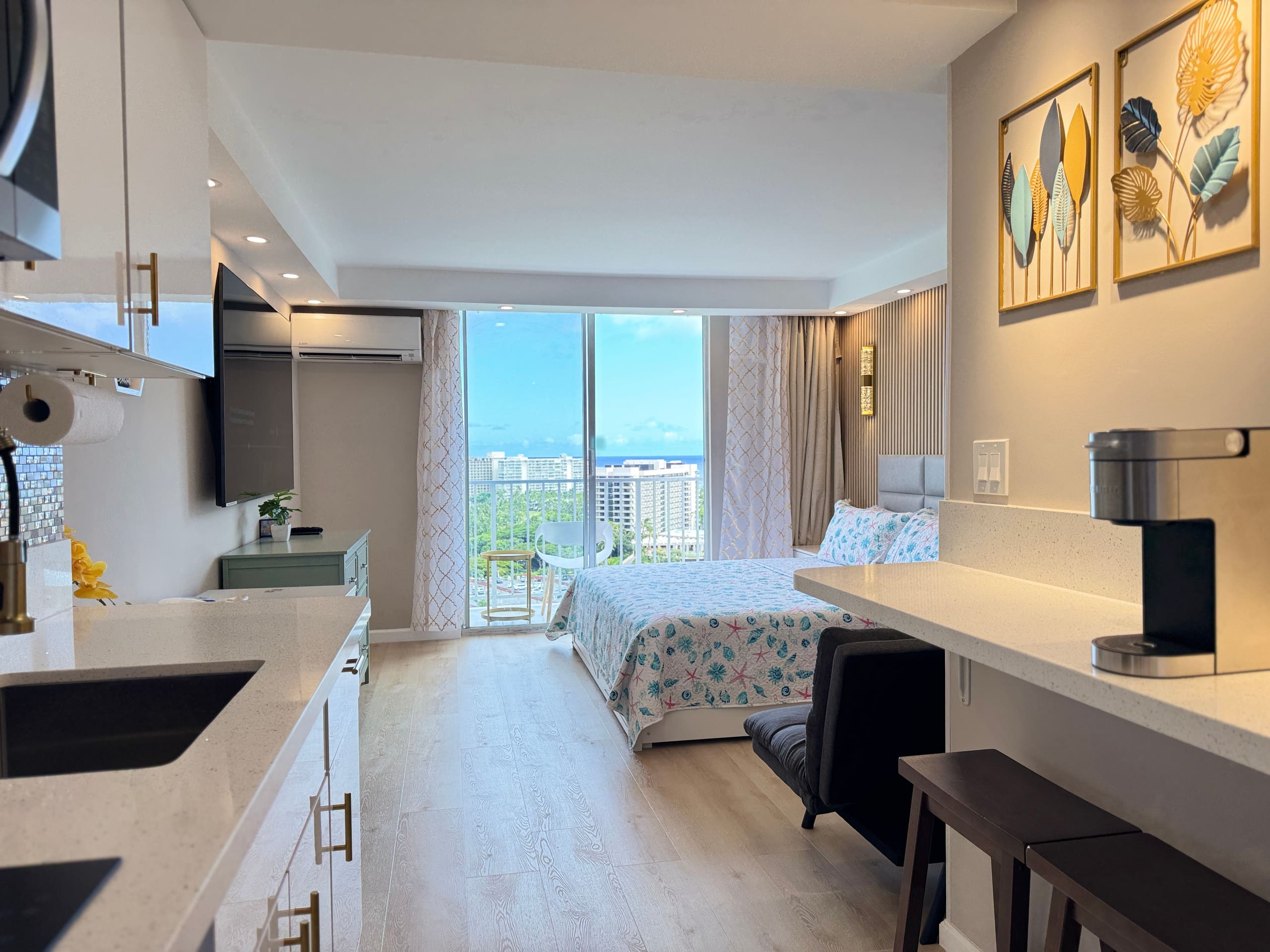 18*High Floor Waikiki Ocean View Condo w/Balcony - Image 6