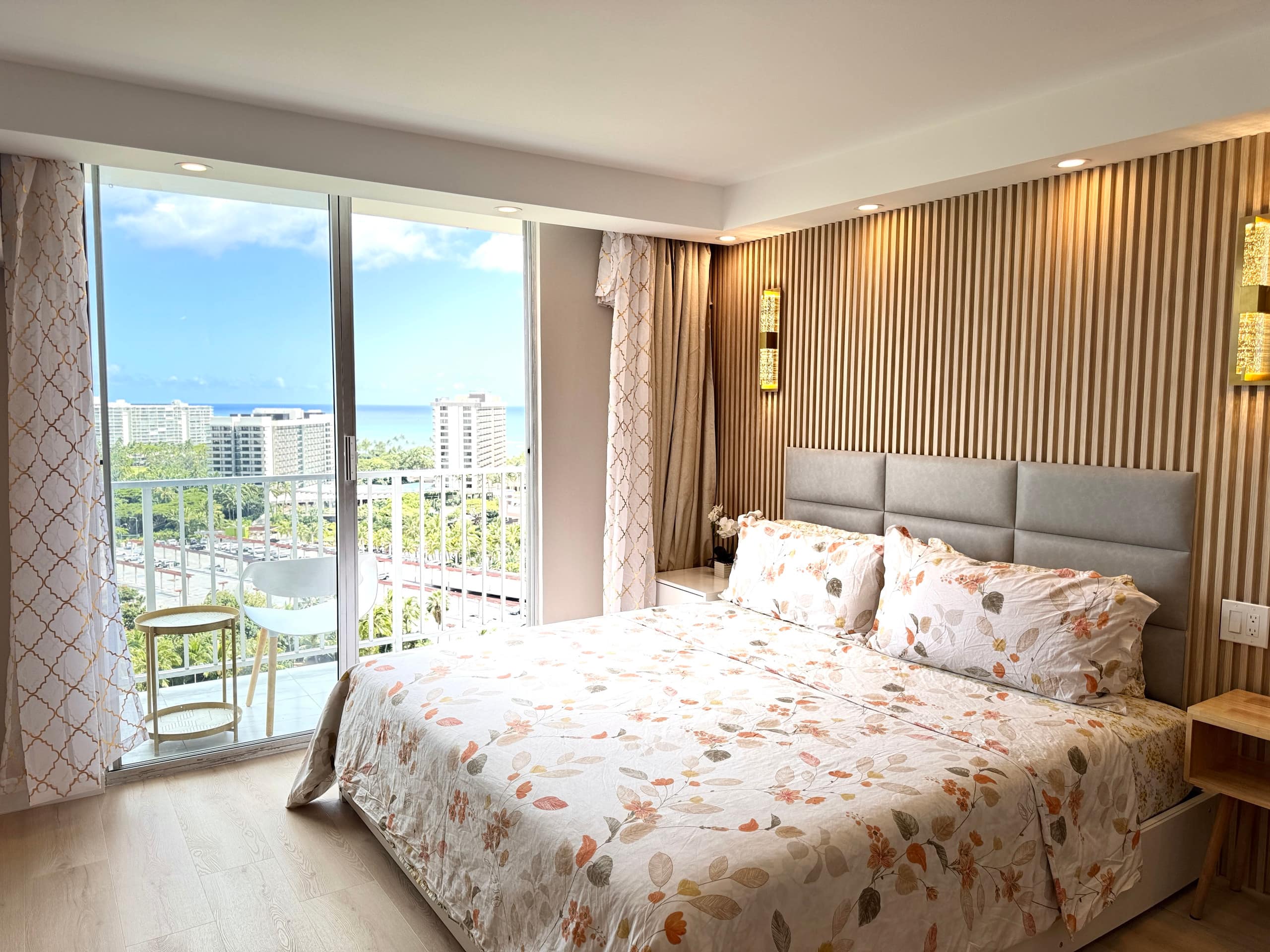 18*High Floor Waikiki Ocean View Condo w/Balcony - Image 3