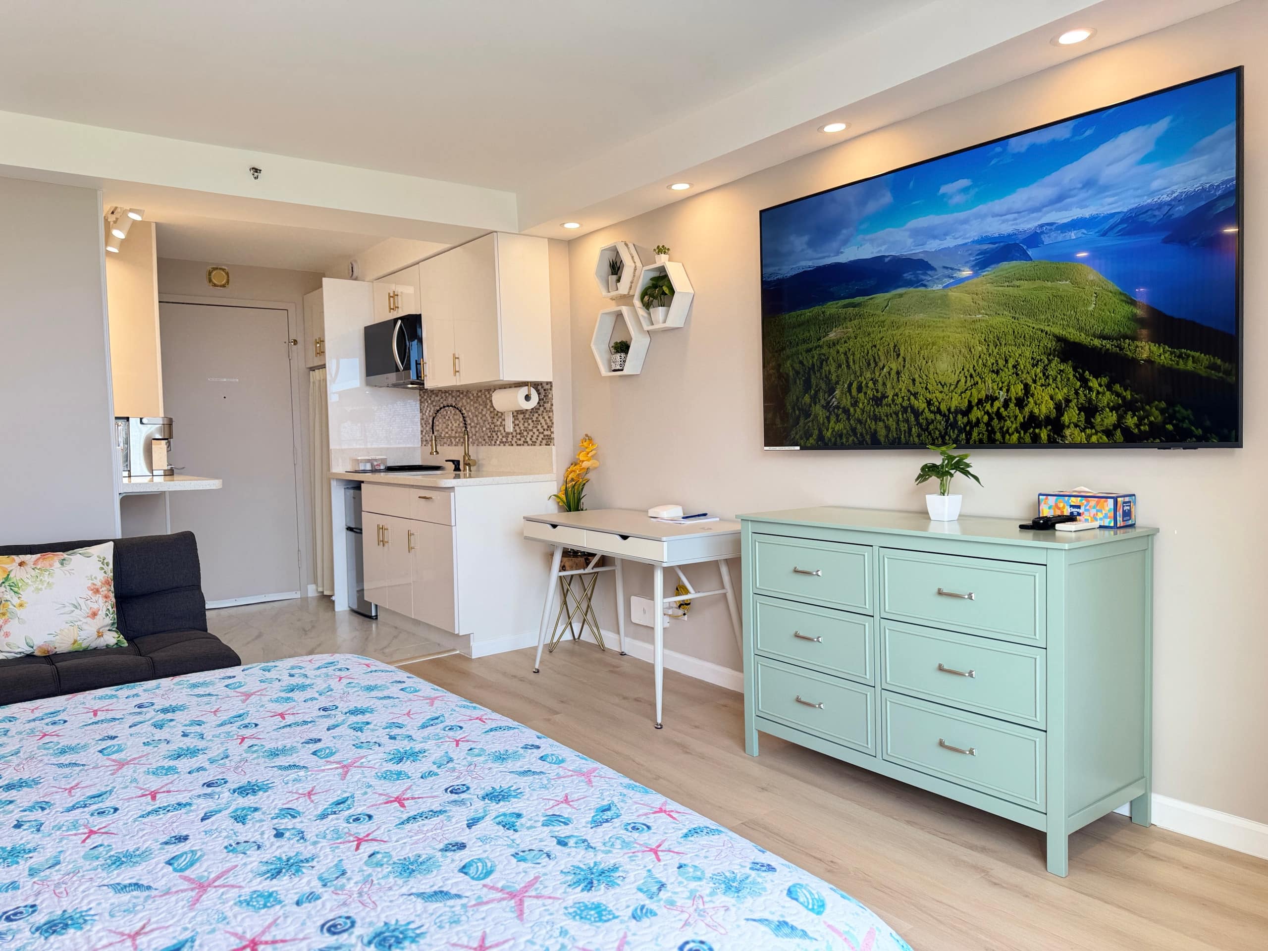 18*High Floor Waikiki Ocean View Condo w/Balcony - Image 56