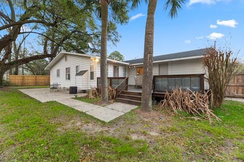 Entire Family Home-2 UNITS-Projector&Pet-Friendly