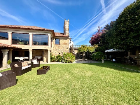 Holibai Miña Xoia. Villa con jardín. Baiona