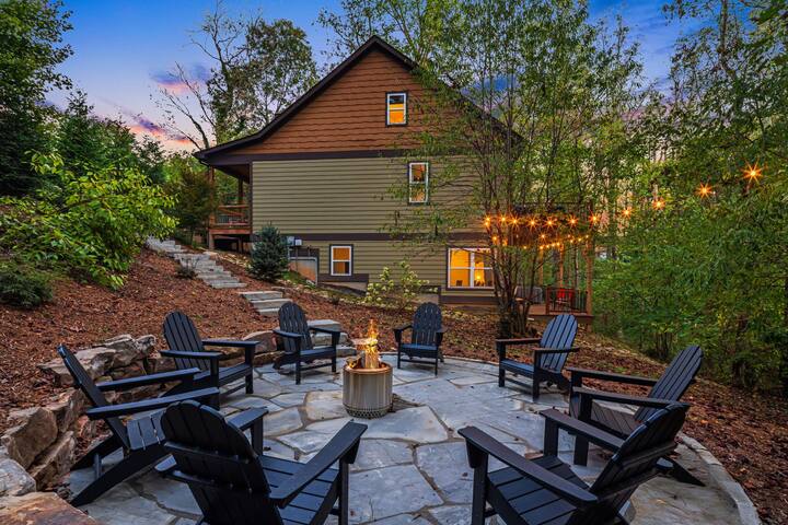 Spacious w/ Game Room + Hot Tub | Mins to Downtown gallery image 5