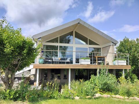 Large family house, 1 km to lake and forest