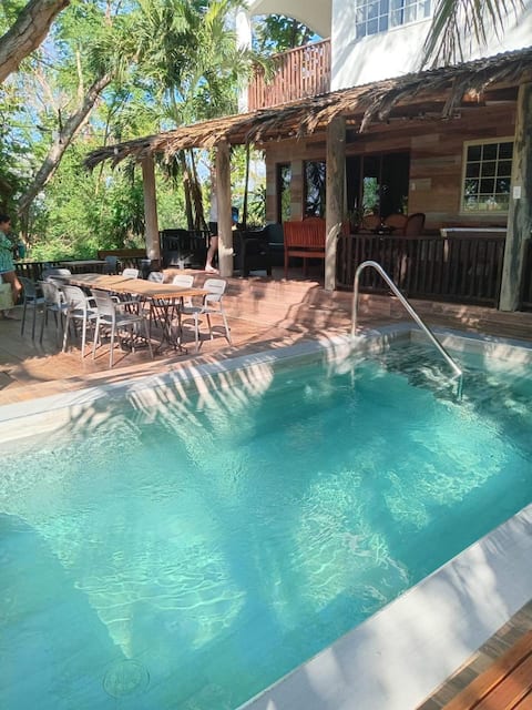 Gorgeous 4Br Apt with Pool & BBQ