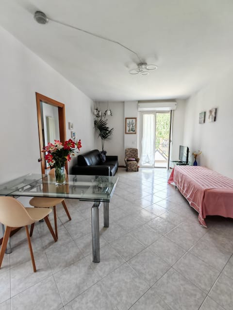 City Center Apartment | Walk to the Beach