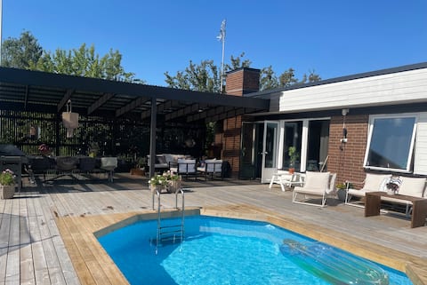 Spacious family villa with pool and lovely patio