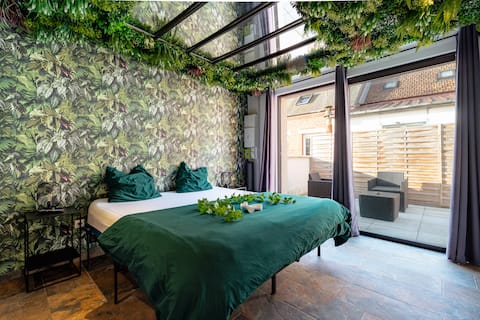 Le Qube Tropical by Prestige Home Living / balnéo