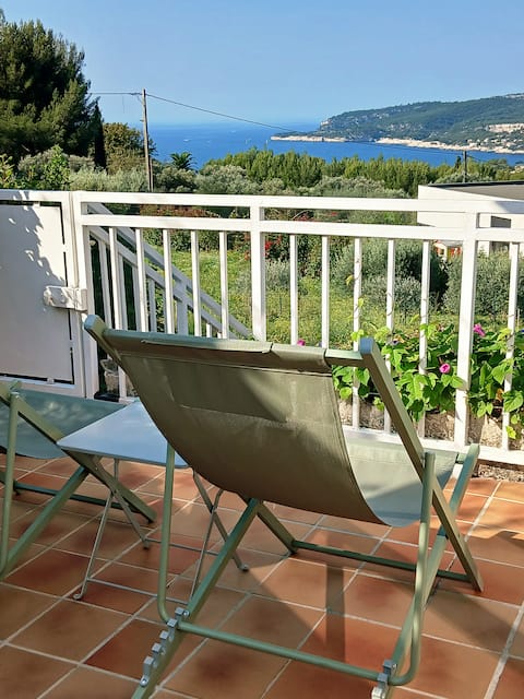 Annonce Airbnb populaire: T2 Cassis Exceptional sea view à Cassis