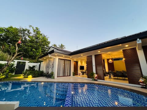 Modern Cozy Exclusive Villa in Laguna with Pool