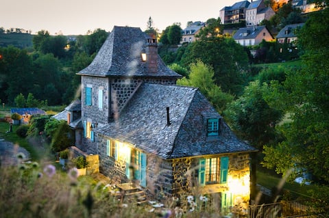 Charming mill • Jacuzzi, river & nature
