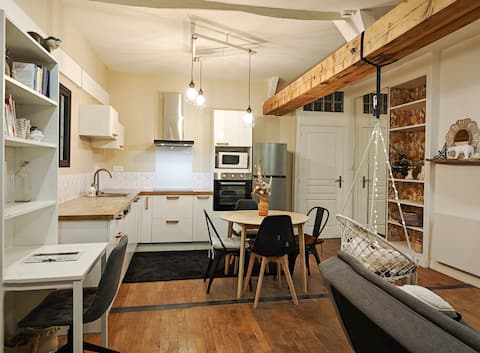 Top Airbnb: Fully equipped 1-bedroom apartment, 42 m² – quiet and centrally located – linens provided in Centre Ville