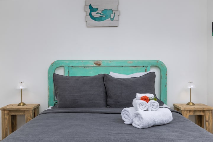 Sumérgete en esta cama ultrasuave y despierta renovado y recargado.
