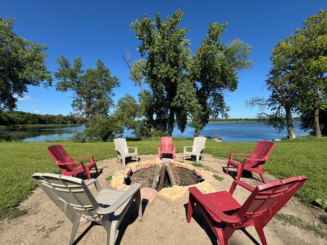 Cozy Lakefront! FirePit, Fireplace, Trails, Games gallery image 2