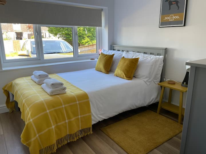 Spálňa 3: na prízemí, malá manželská posteľ 