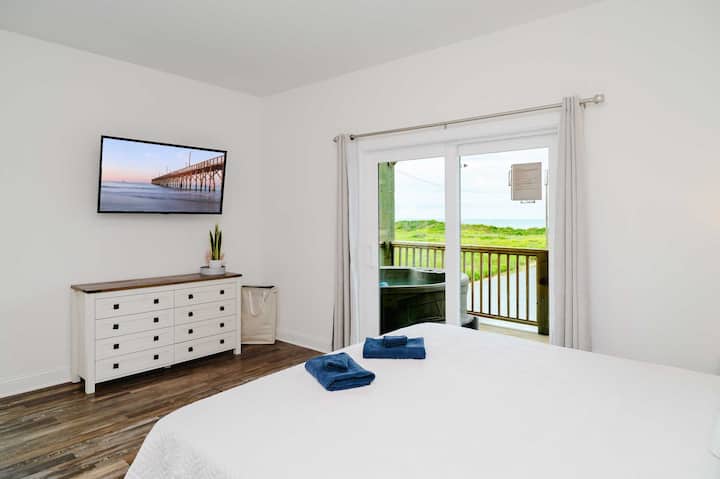 1e verdieping: bubbelbad en uitzicht op de oceaan