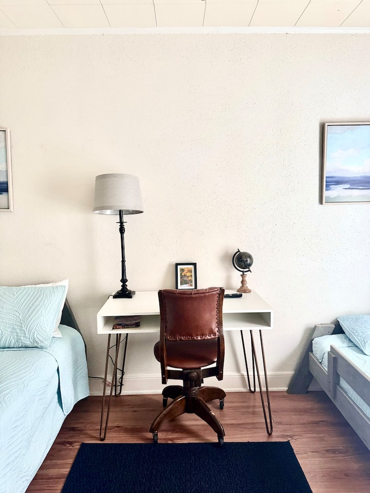 Escritorio disponible para trabajar 