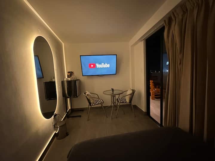 ทีวีสมาร์ททีวีเพื่อให้สามารถดูวิดีโอ ภาพยนตร์ ฟังเพลง และอื่นๆ ได้