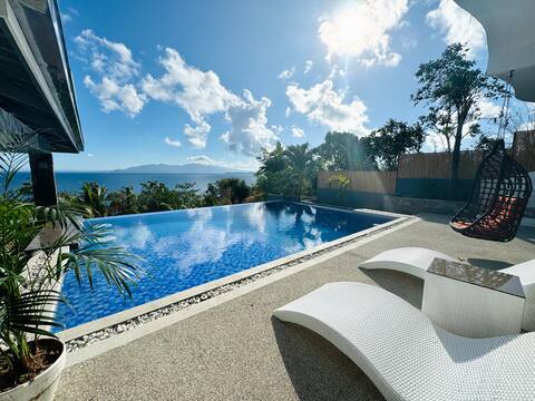 Private Villa with stunning view and infinity pool