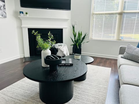 Popular Airbnb listing: Atlanta Family Home• 13 Min from Airport • Garage in Atlanta