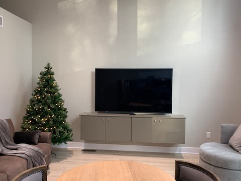 Loft 1 at Lexington  Townhouse w Private Hot Tub