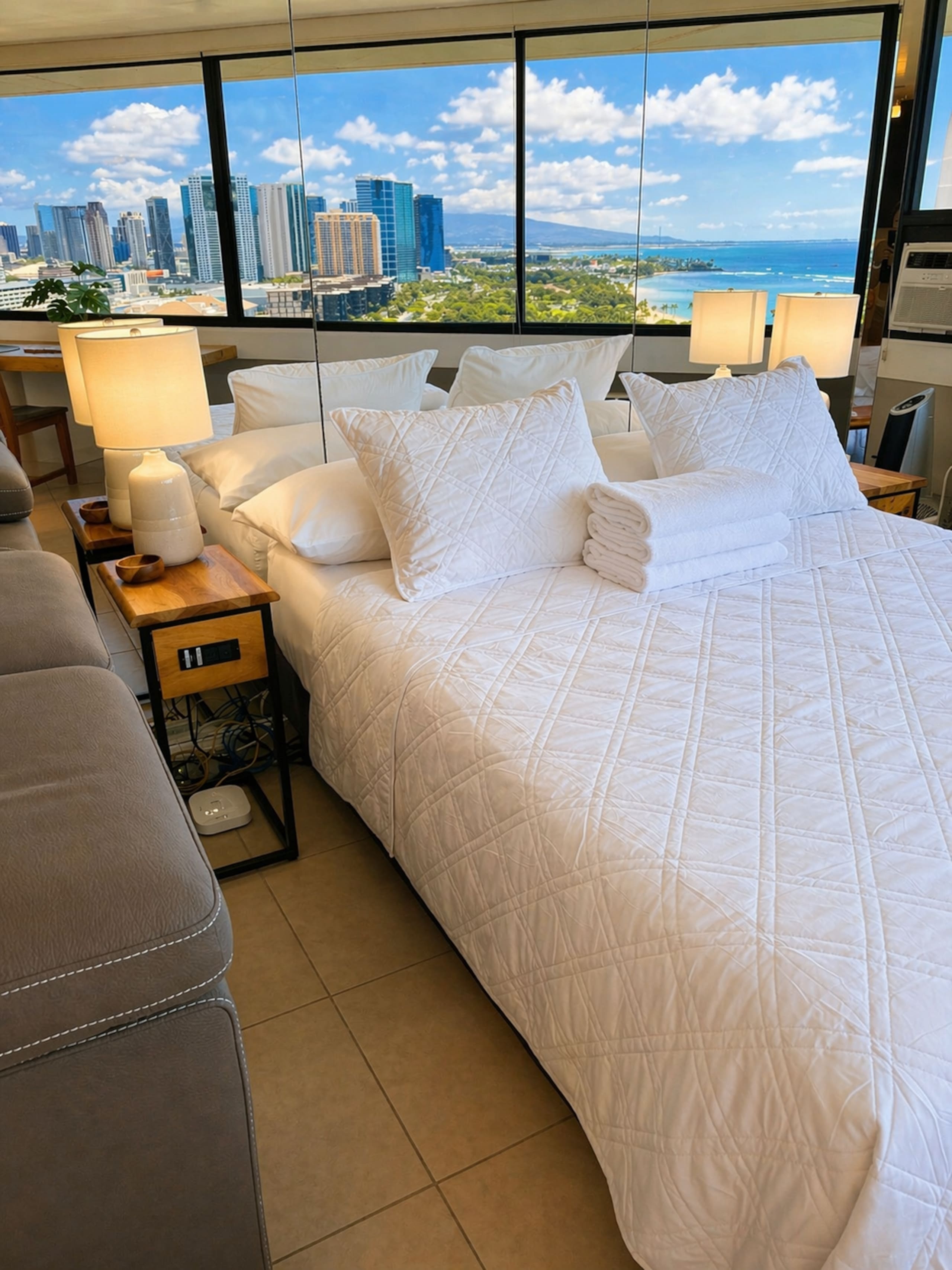Stunning Waikiki Views • Prime Location + Parking - Image 23