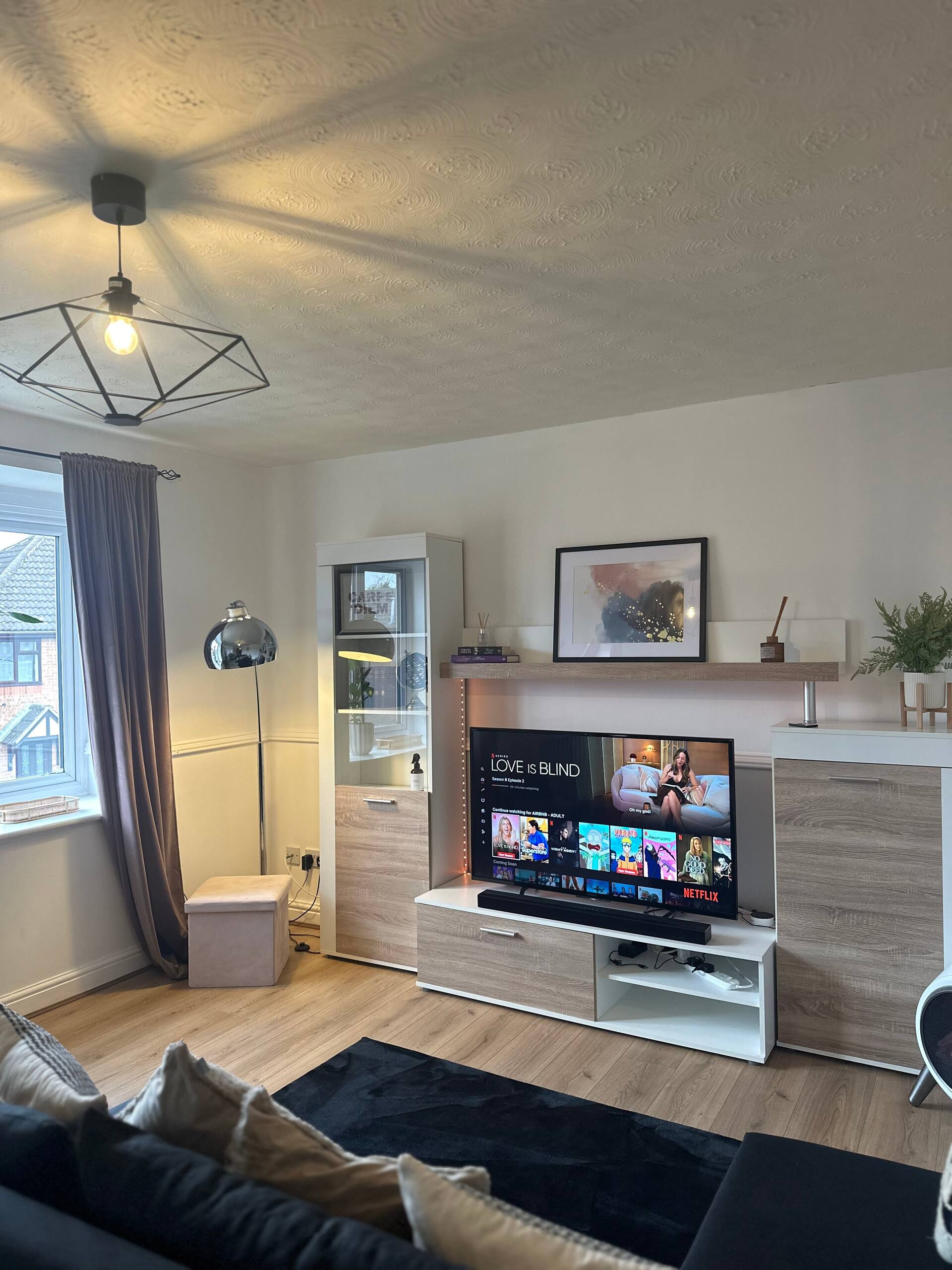 >Stylish Private Flat * Own Entrance *Free Parking