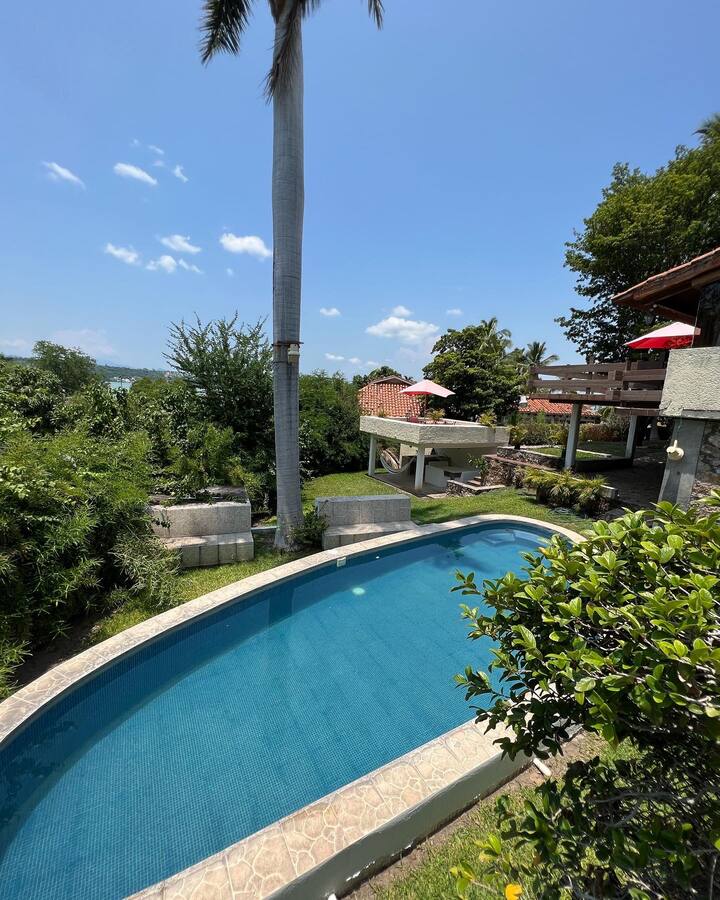 Casa a la orilla del lago Casas en renta en Tequesquitengo, Morelos, México Airbnb