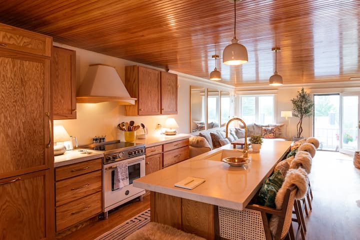 Luxury Condo - Burke Kingdom Trails