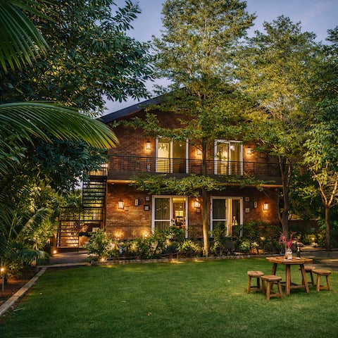 Private Luxury Farm with Pool, Garden & Game Room