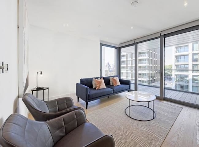 *Rare Find – 5 Stars* London Luxury Collection