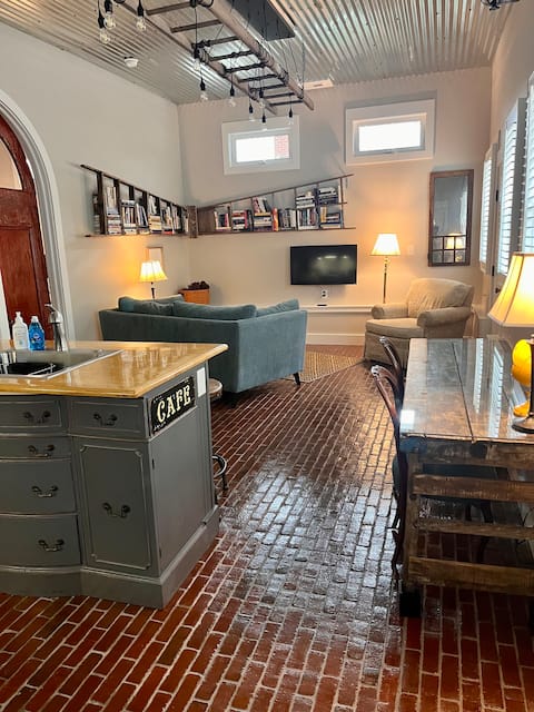Successful Airbnb property: Charming Retreat in Historic Downtown in Southern Pines