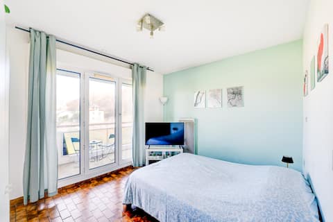 EMbnb | Modern T1 with Free Parking Near Geneva