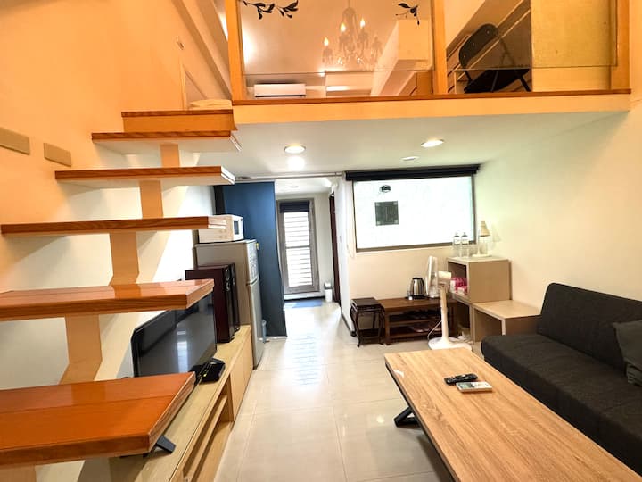 Ეს არის ქვედა მისაღები ოთახი.