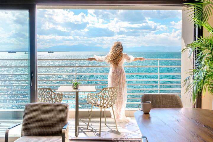 Iconic Salonica Suite seafront gallery image 2